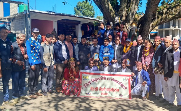 बैतडीको दोगडाकेदारमा निङ्गलाशैनीको  देउसी कार्यक्रम
